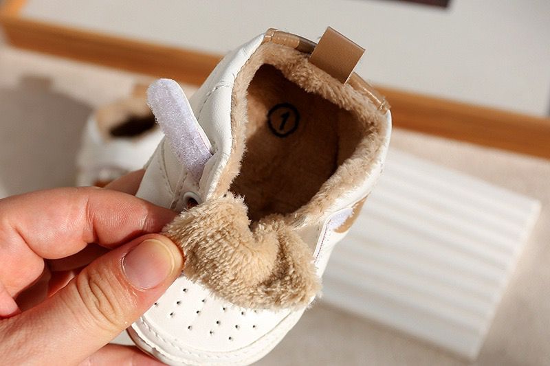 Sneakers in velcro con pelliccia per bambini