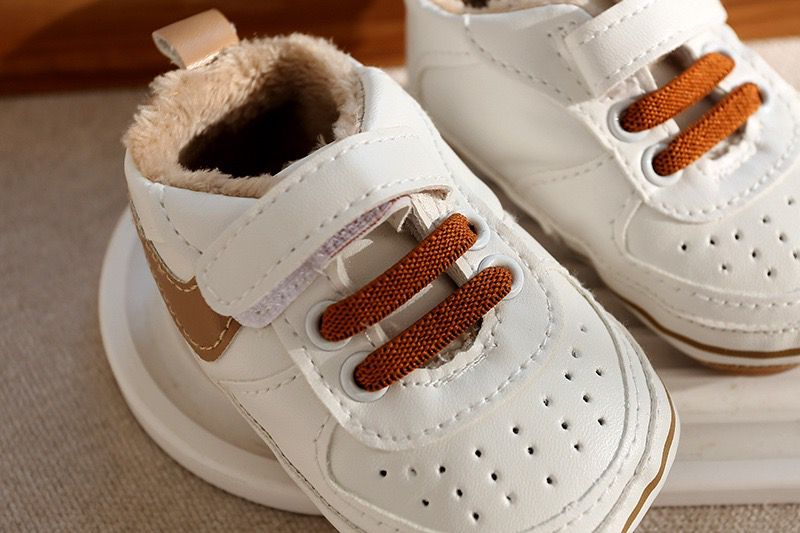 Sneakers in velcro con pelliccia per bambini
